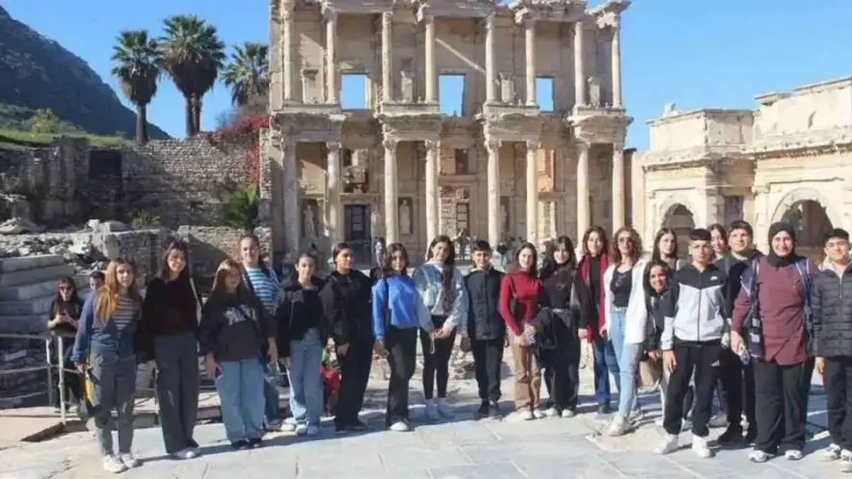 İzmir Büyükşehir’den Efes'te tarih ve müzik molası