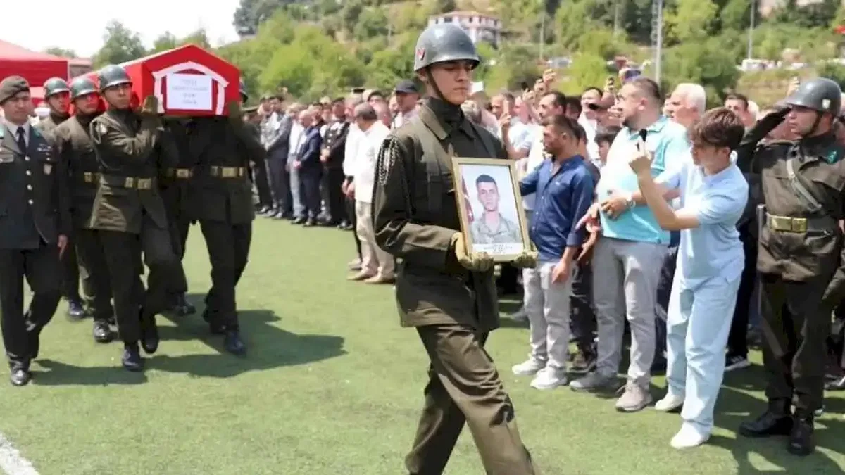 Şehit Er  Ahmet Saygın yapılan törenle Yığılca'da toprağa verildi