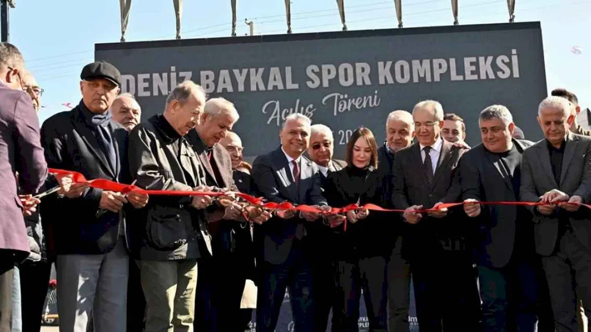 Deniz Baykal Spor Kompleksi açıldı