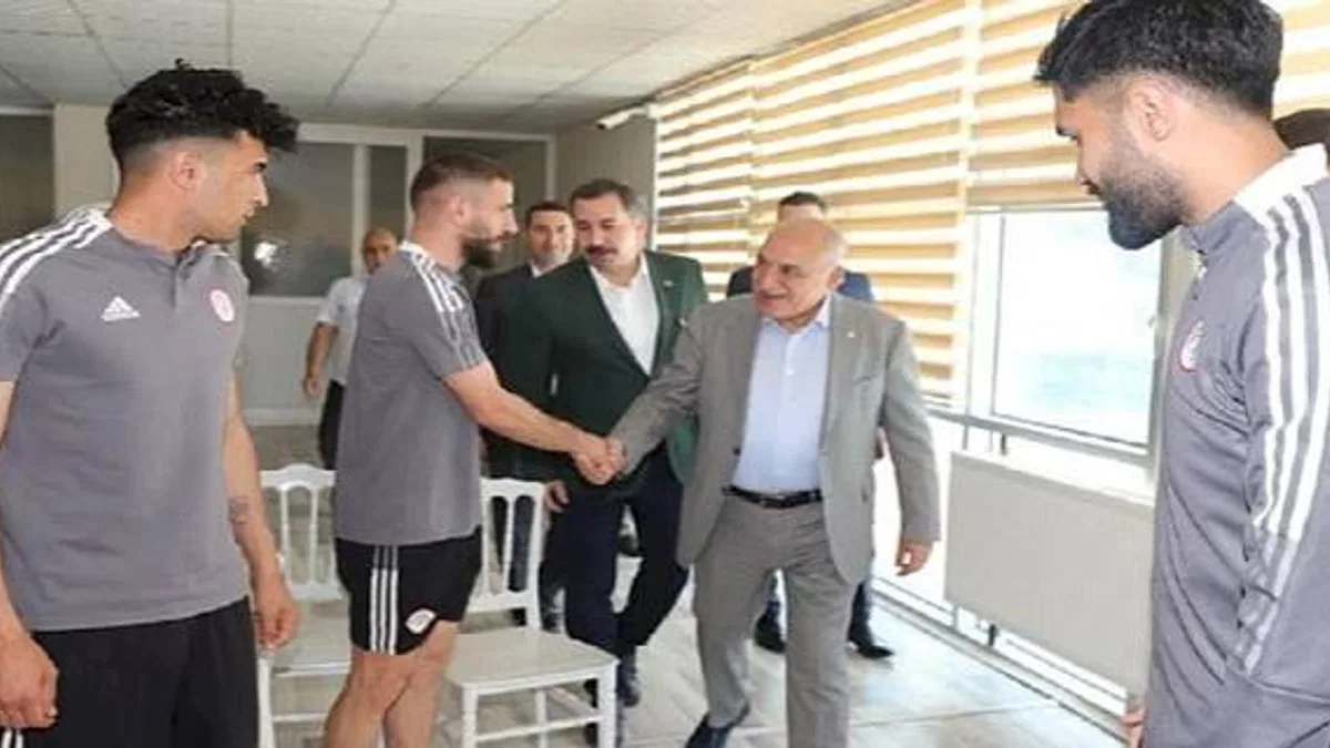 TFF Başkanı Büyükekşi'den, Karbel Karaköprü Belediye Spor'a Ziyaret