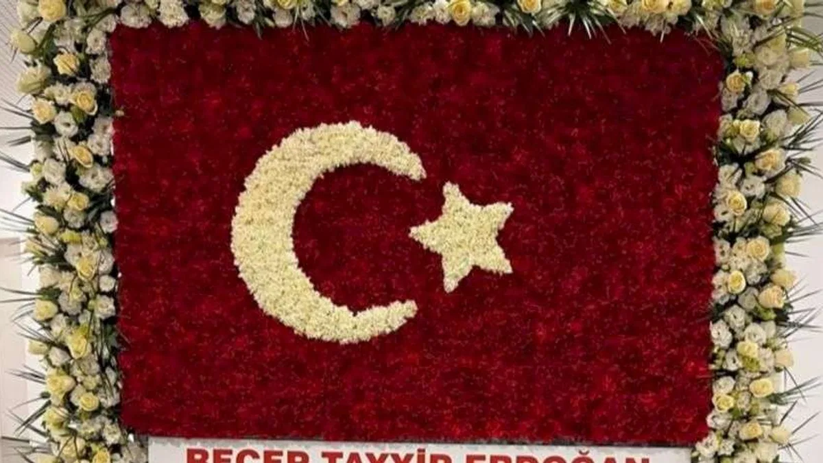 Cumhurbaşkanı Erdoğan'dan kuruluşa özel MHP'ye 57 gül