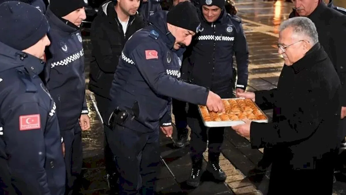 Memduh Büyükkılıç'tan yılbaşında gece mesaisi