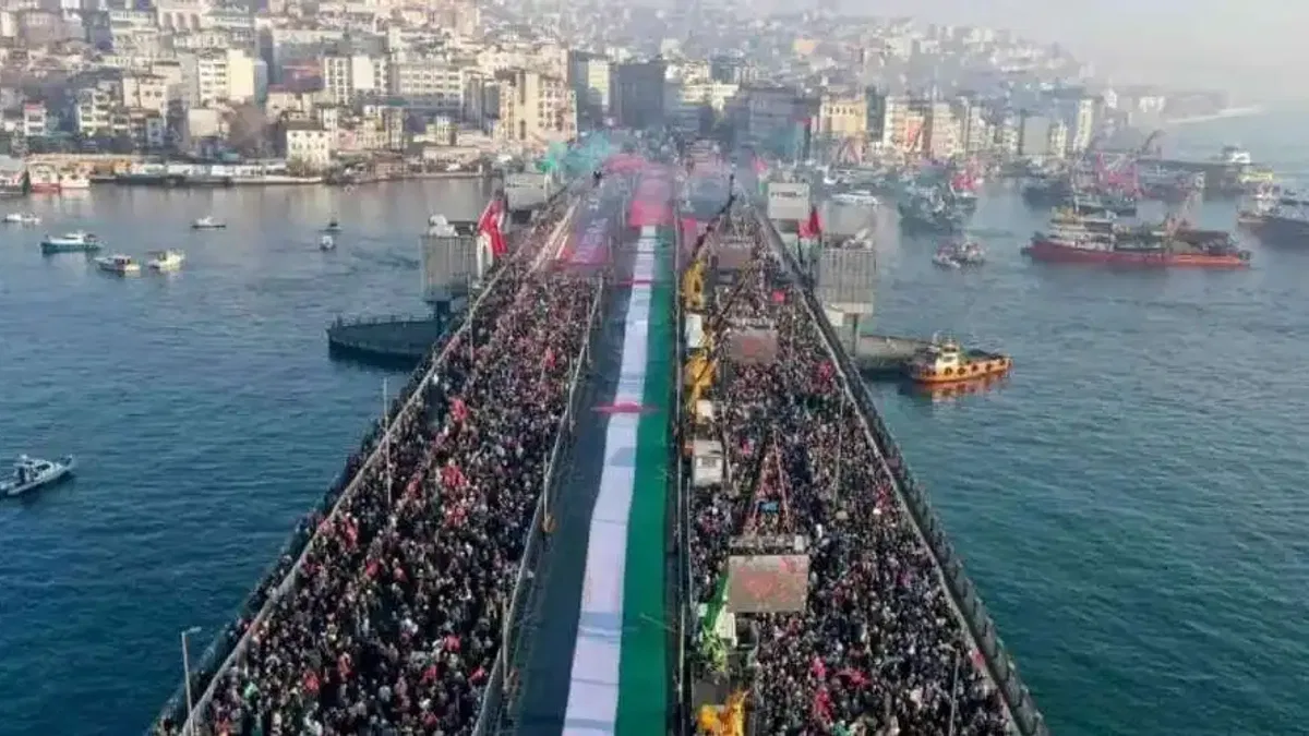 On binler Galata Köprüsü'ne yürüdü!