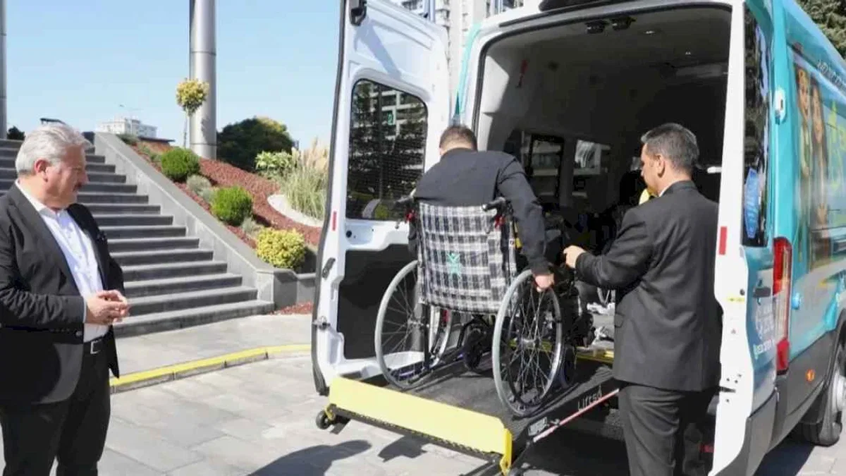 Engelsiz belediyeden 'Engelsiz Melikgazi' minibüsü