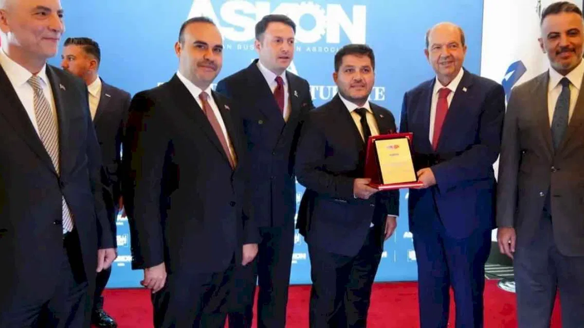 KKTC Cumhurbaşkanı Tatar’dan Art’ye teşekkür plaketi