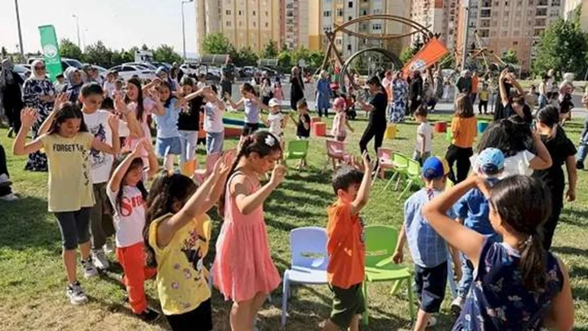 Kayseri Talas Belediyesi'nden çocuklara karne hediyesi