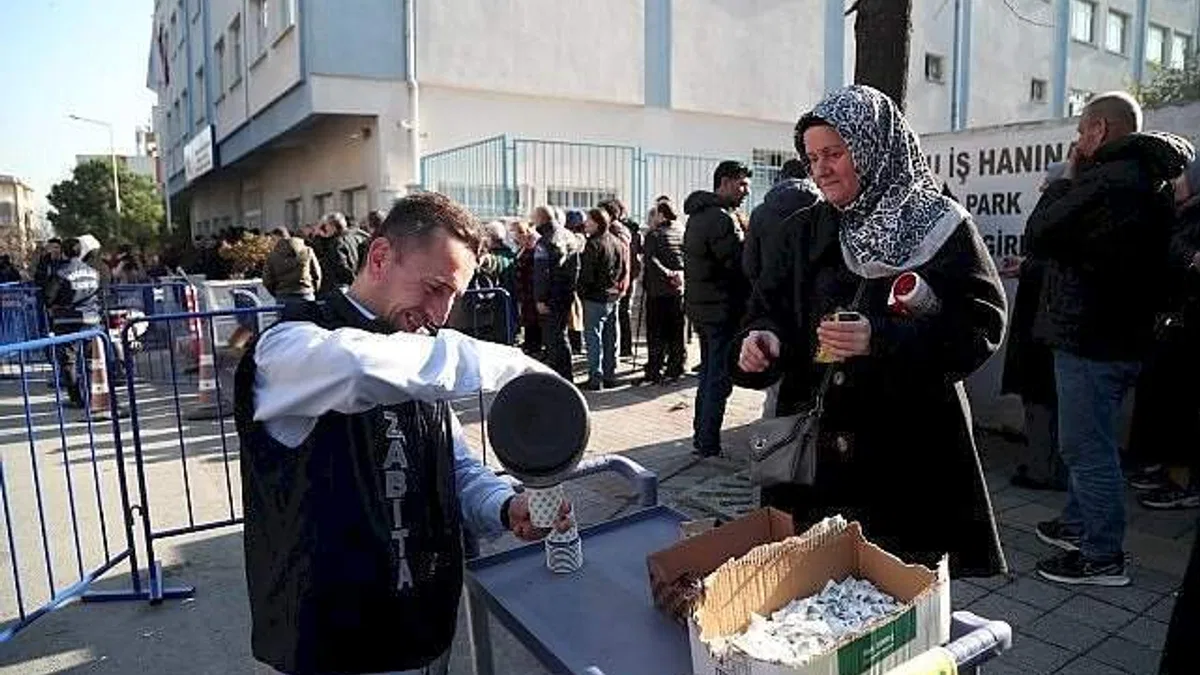 EYT'lilere çay, çorba ve kek ikramı