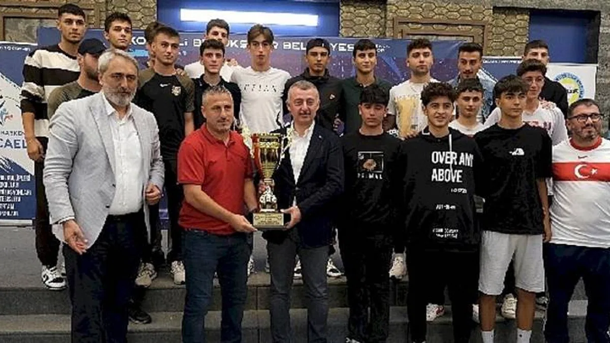 Amatör Futbolda Şampiyonlar Kupalarına Kavuştu
