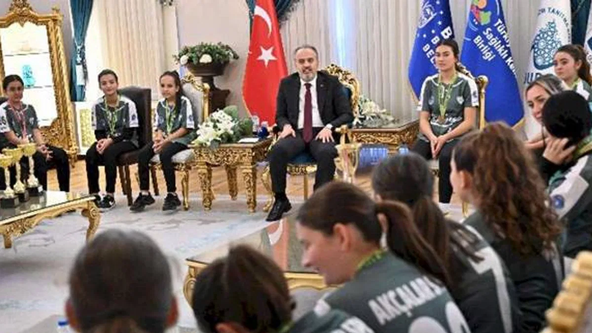 Bursalı şampiyon sporculardan Başkan Aktaş’a ziyaret