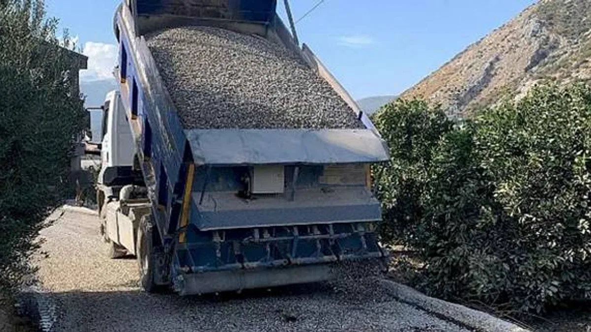 Kırsalda bozulan yollara bakım onarım