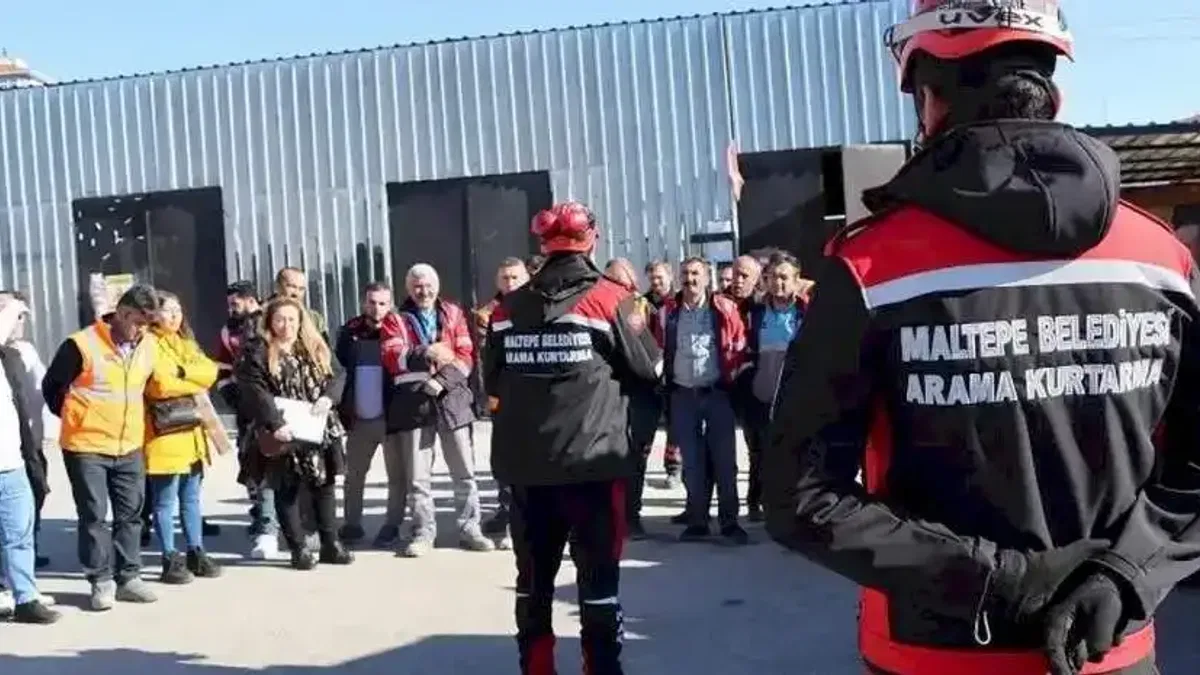 Maltepe'de belediye personeline yangın farkındalık eğitimi