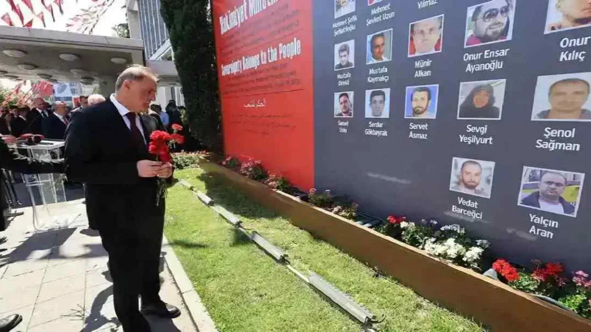 İstanbul Büyükşehir Belediyesi'nde 15 Temmuz şehitleri anıldı
