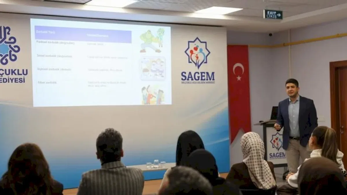 Konya Selçuklu’da aileler akran zorbalığına karşı eğitildi