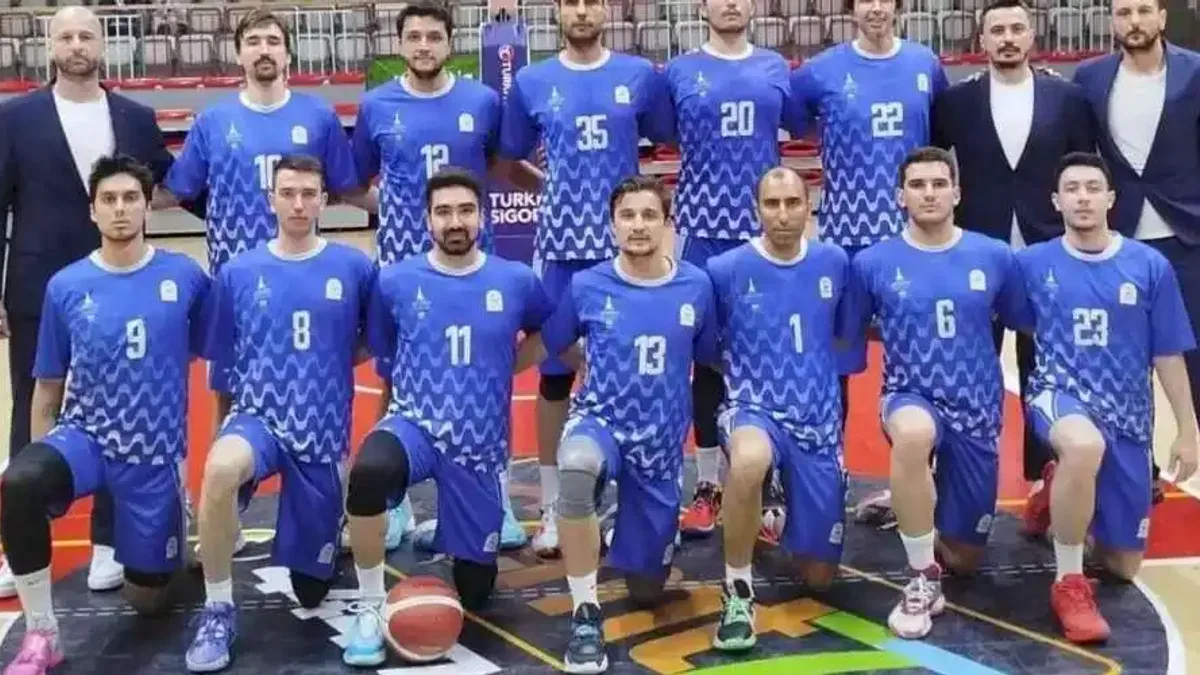 Celal Atik Spor Salonu’nda parke ısınıyor