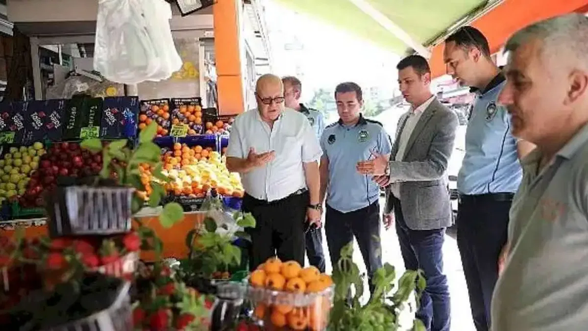 Konak zabıtası kaldırım işgalini bitirmekte kararlı