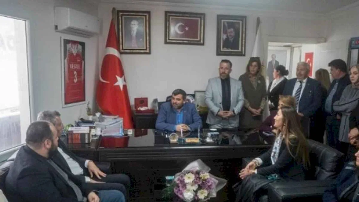 Güzelbahçe’de parti bayrakları asılmayacak