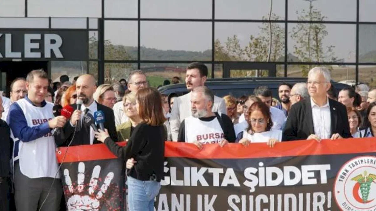 Bursa’da sağlık çalışanları da ‘yeter artık’ dedi