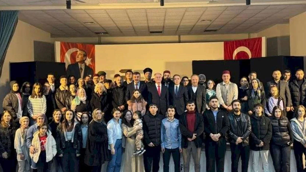 Trabzon’da 'Muhacirlik' oyunu büyük ilgi gördü