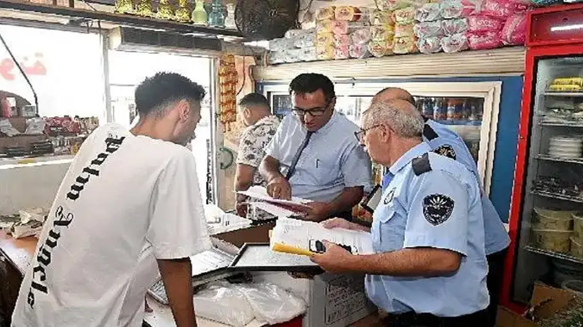 Karabağlar Belediyesi'nden işyerlerinde kapsamlı denetim