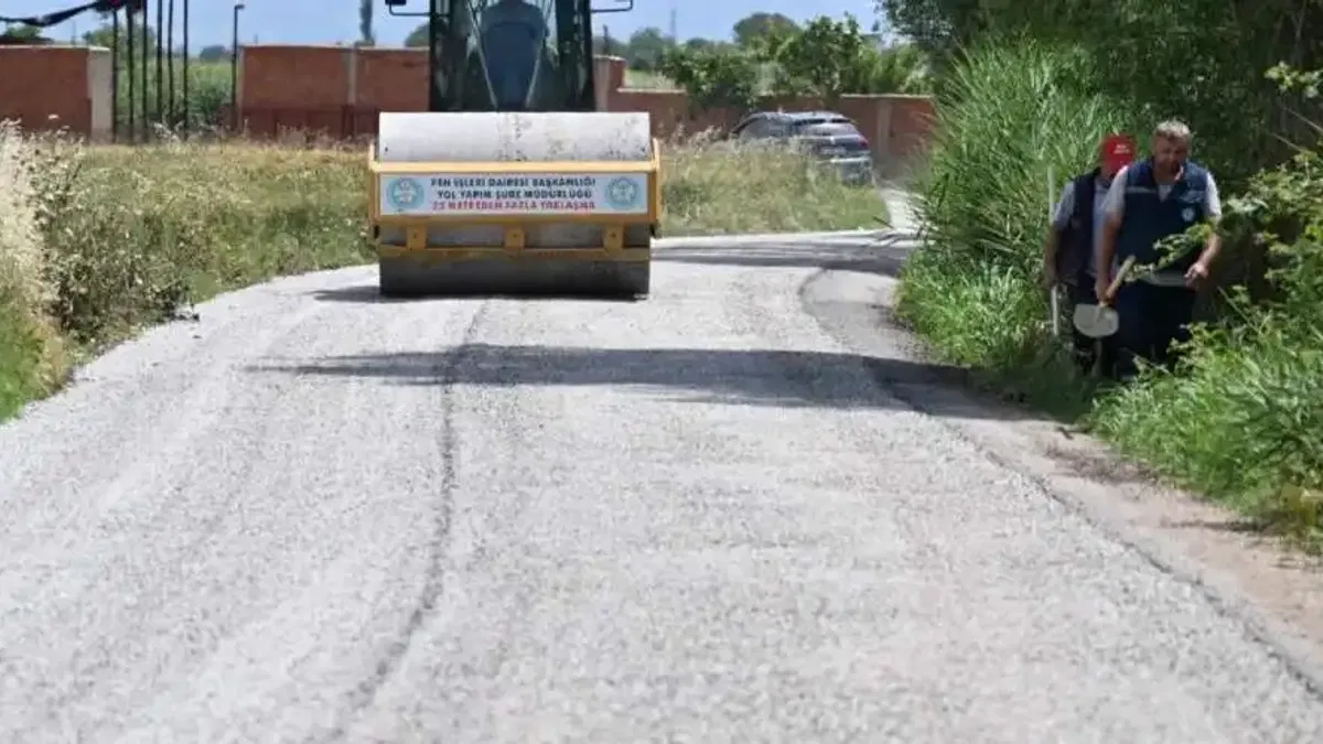 Manisa'da 5 mahalleyi bağlayan yol baştan sona yenilendi