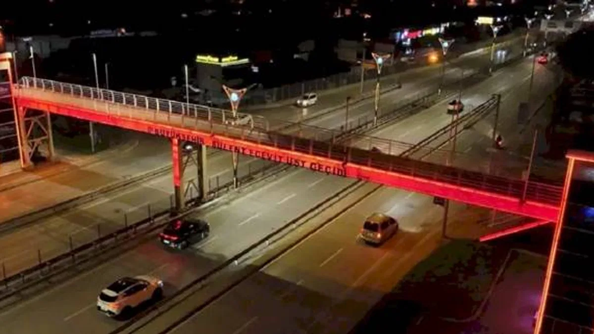 Kocaeli'den kadına şiddete karşı turuncu mesaj