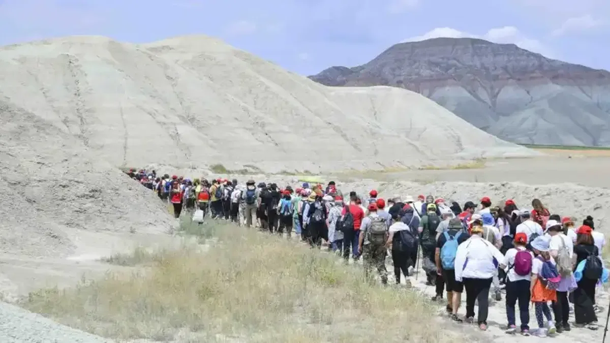 Başkentliler Nallıhan Kız Tepesi’nde doğayla buluştu