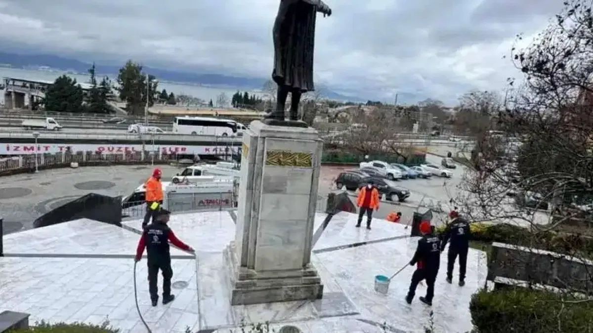 Atatürk Heykeli'nin temizliği tamamlandı