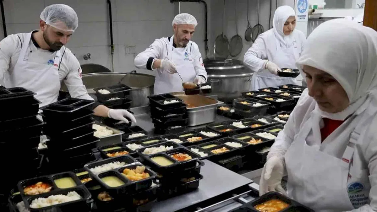 Sakarya Büyükşehir bayramın bereketini ihtiyaç sahiplerinin sofrasına ulaştıracak