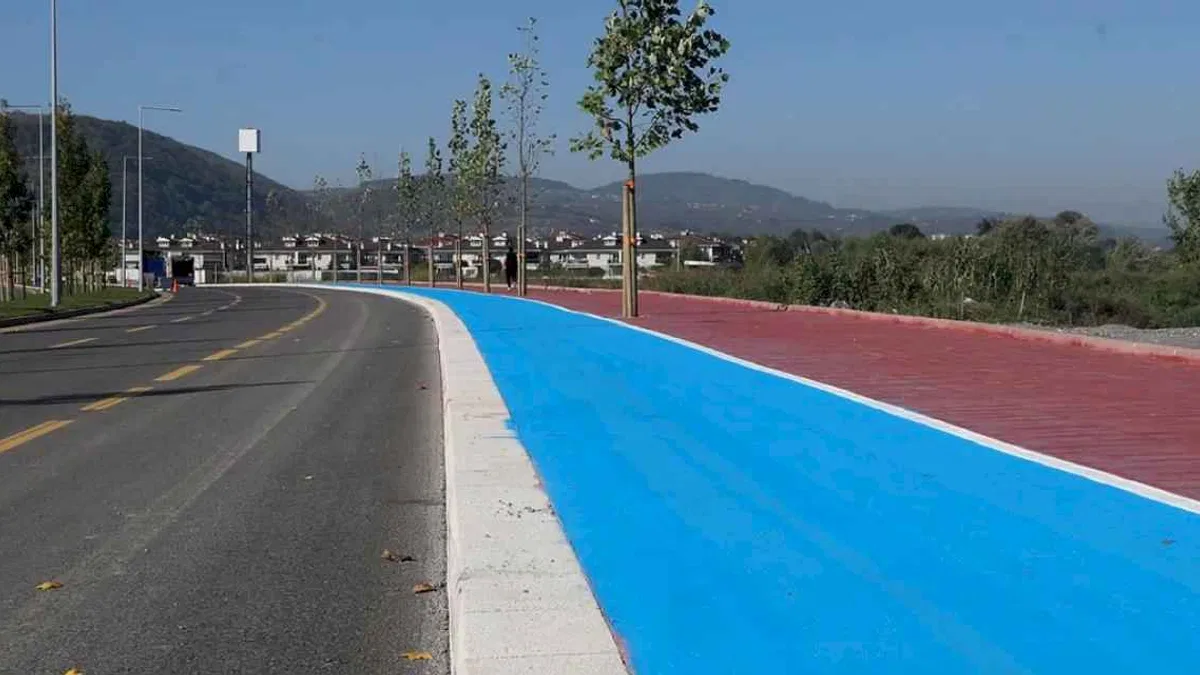 Sakarya yeni arterde bisiklet yolu da tamamlandı