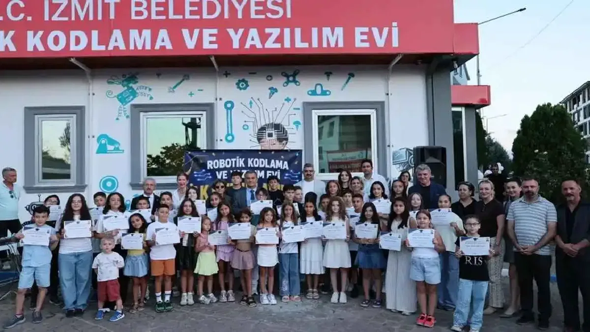 Kocaeli'de Robotik Kodlama ve Yazılım Evi ilk mezunlarını verdi