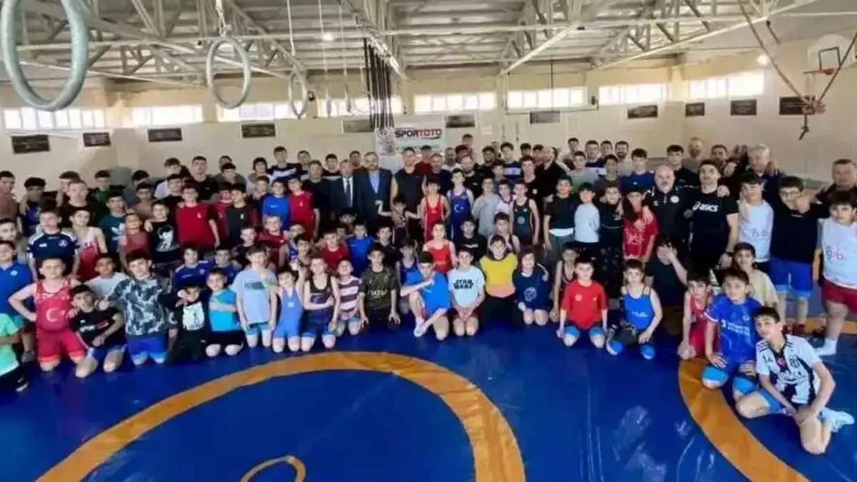 Sakarya Büyükşehir'den güreşçilere moral ziyareti