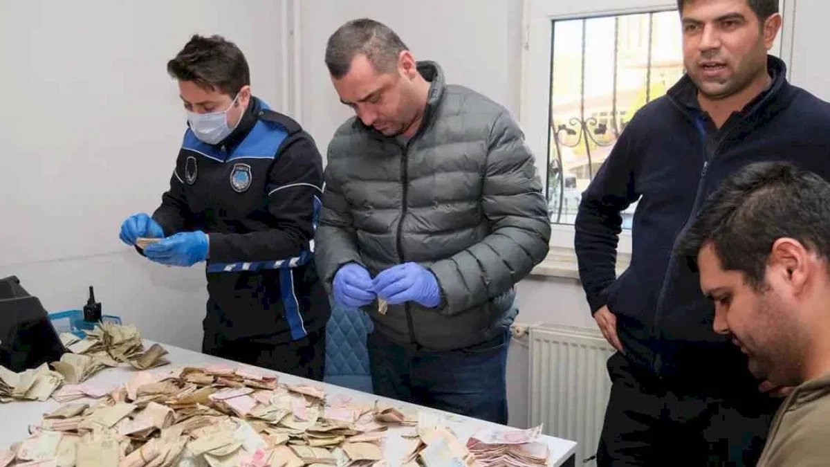 Yalova'da dilenci operasyonu: Üzerinden çıkan paraları 6 zabıta saydı!