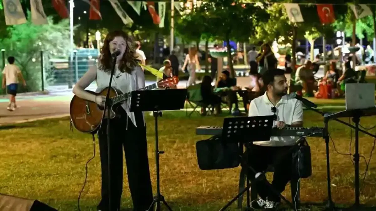 Manisalılar akustik yaz akşamlarında buluşuyor