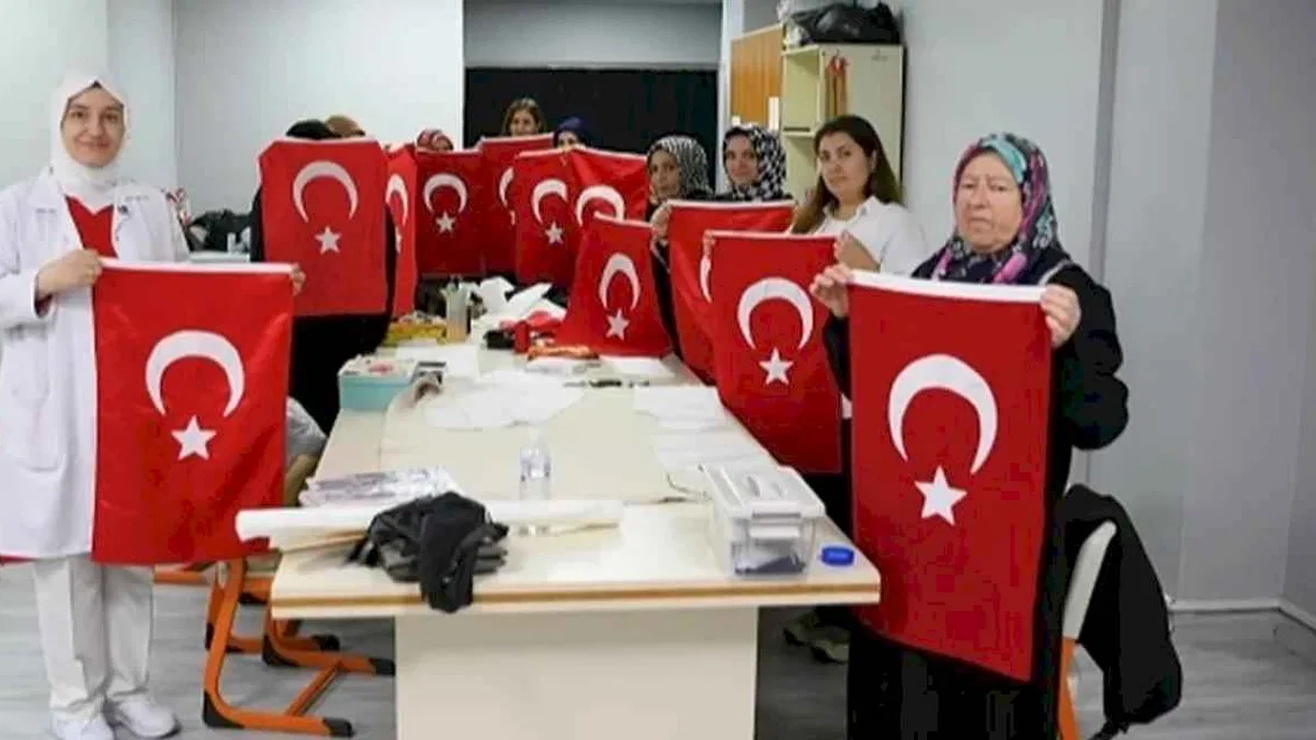 Çayırovalı kursiyerler bayrakları Cumhuriyet'e hazır edecek