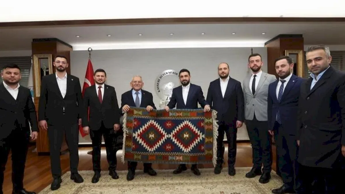 Memduh Büyükkılıç TÜGVA Genel Başkanı'nı ağırladı