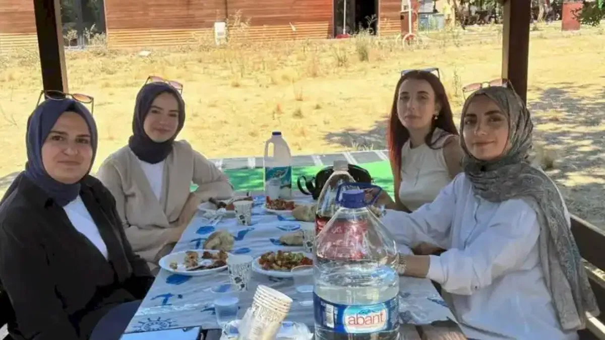 Bursalı genç inşaat mühendislerinin piknik keyfi