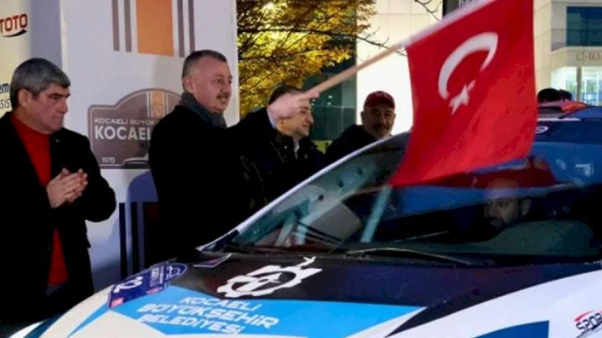 40. Kocaeli Rallisi'nin startını Tahir Büyükakın verdi