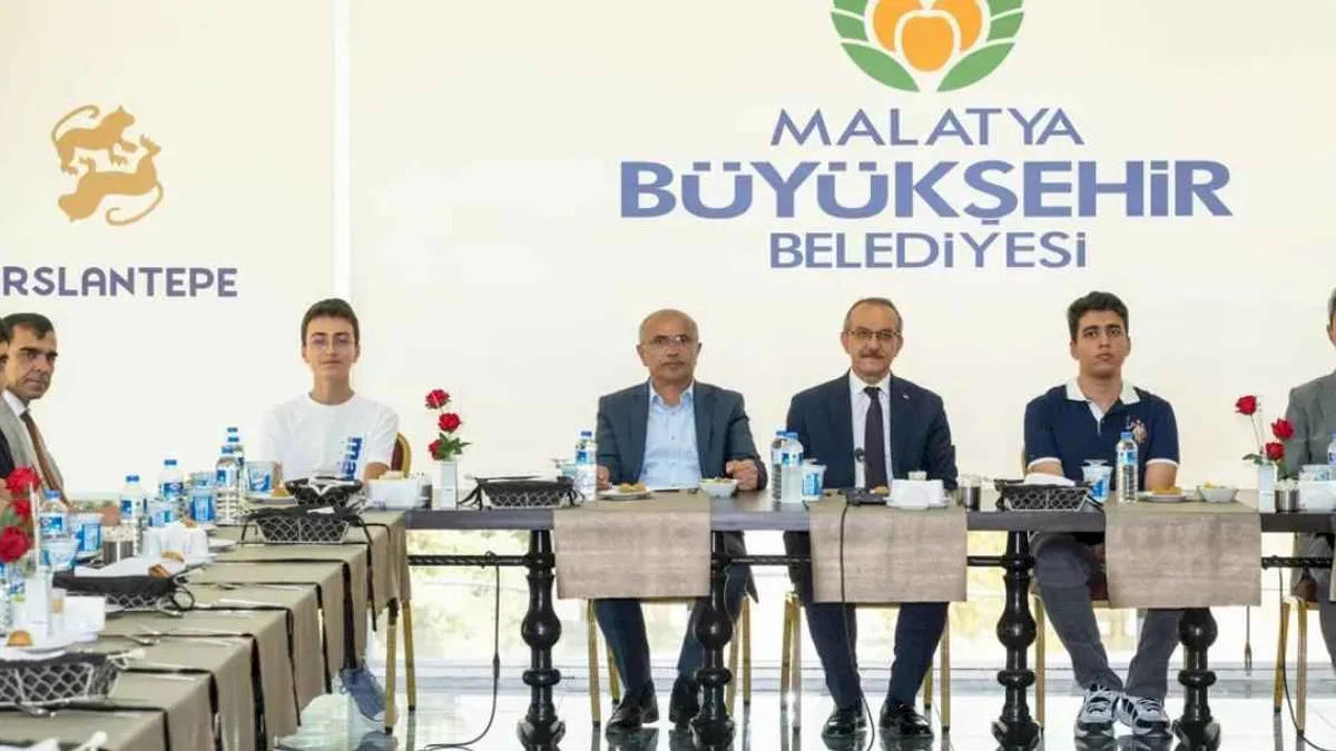 Malatya'da başarılı öğrenciler onuruna yemek