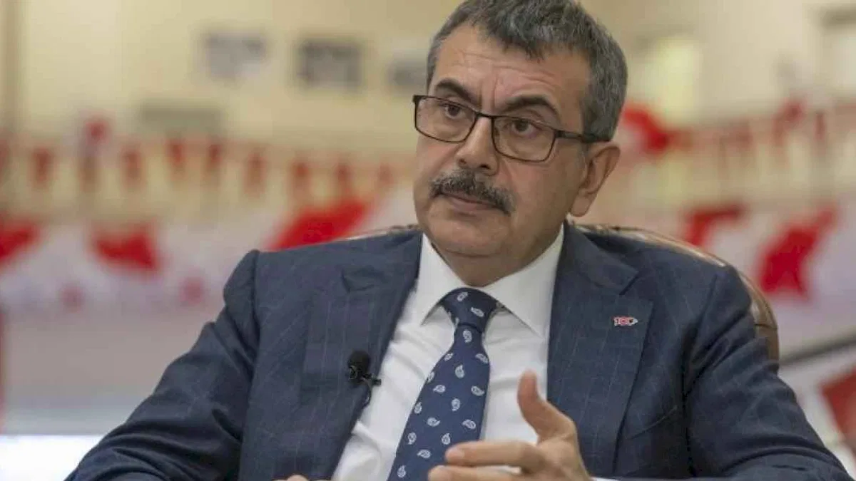 Yeni müfredat askıya çıkarılıyor