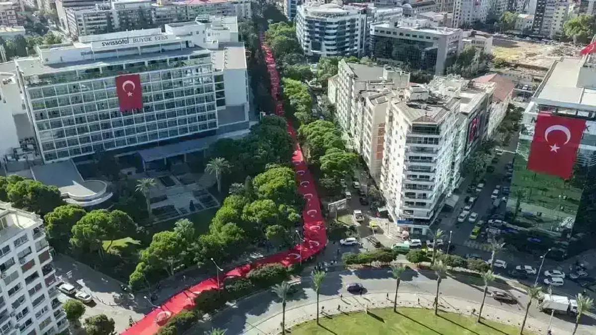9 Eylül ruhu İzmir sokaklarında