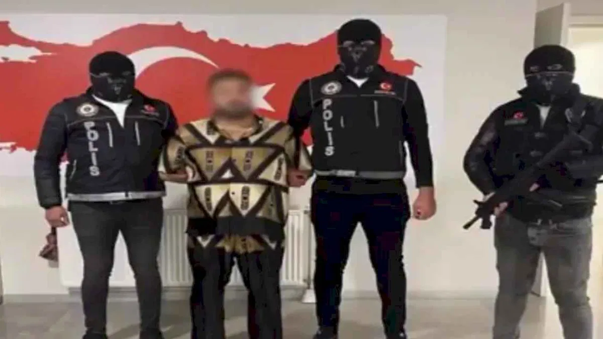 Kırmızı bültenli 3 yurtdışı firarisi daha yakalandı!