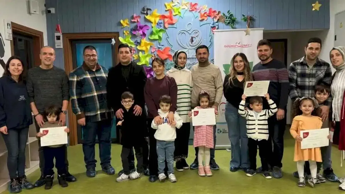 İzmit'te babalara sertifikaları teslim edildi