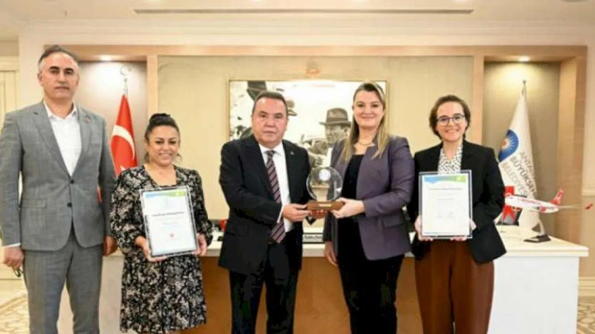 Antalya Büyükşehir Belediyesi’ne Çin’den “Onur Ödülü”