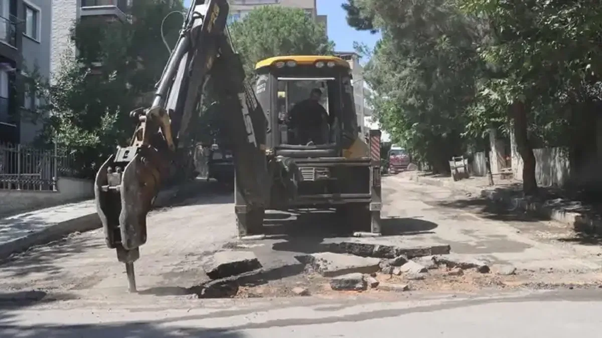 Maltepe’de asfalt mesaisi Cevizli’de sürüyor