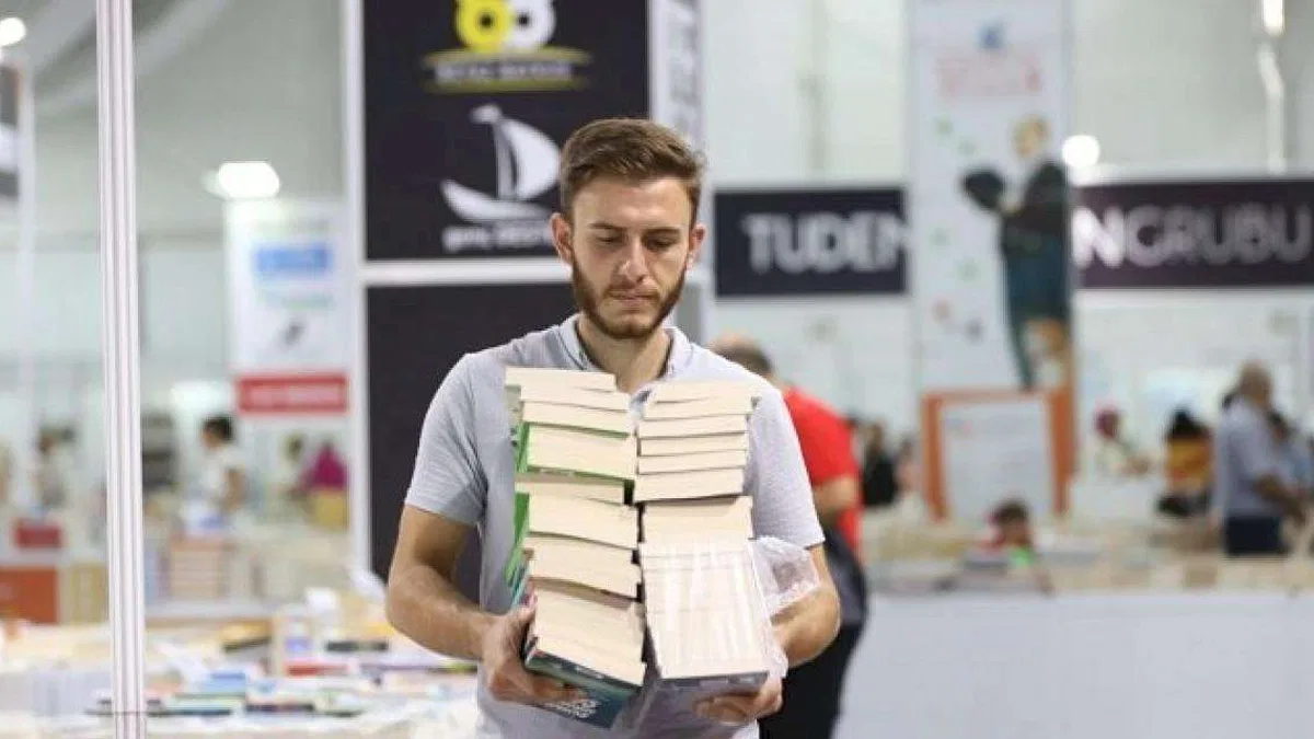 Kitap Fuarı kapılarını Kocaeli Marşı'yla açtı