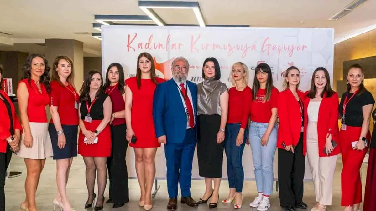 Kadınlar kalpleri için kırmızıya geçti