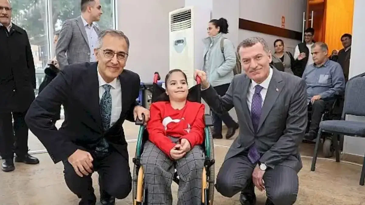 Zeytinburnu Belediyesi AKDEM ve Biruni Üniversitesi'nden Engelleri Kaldırmak İçin İş Birliği