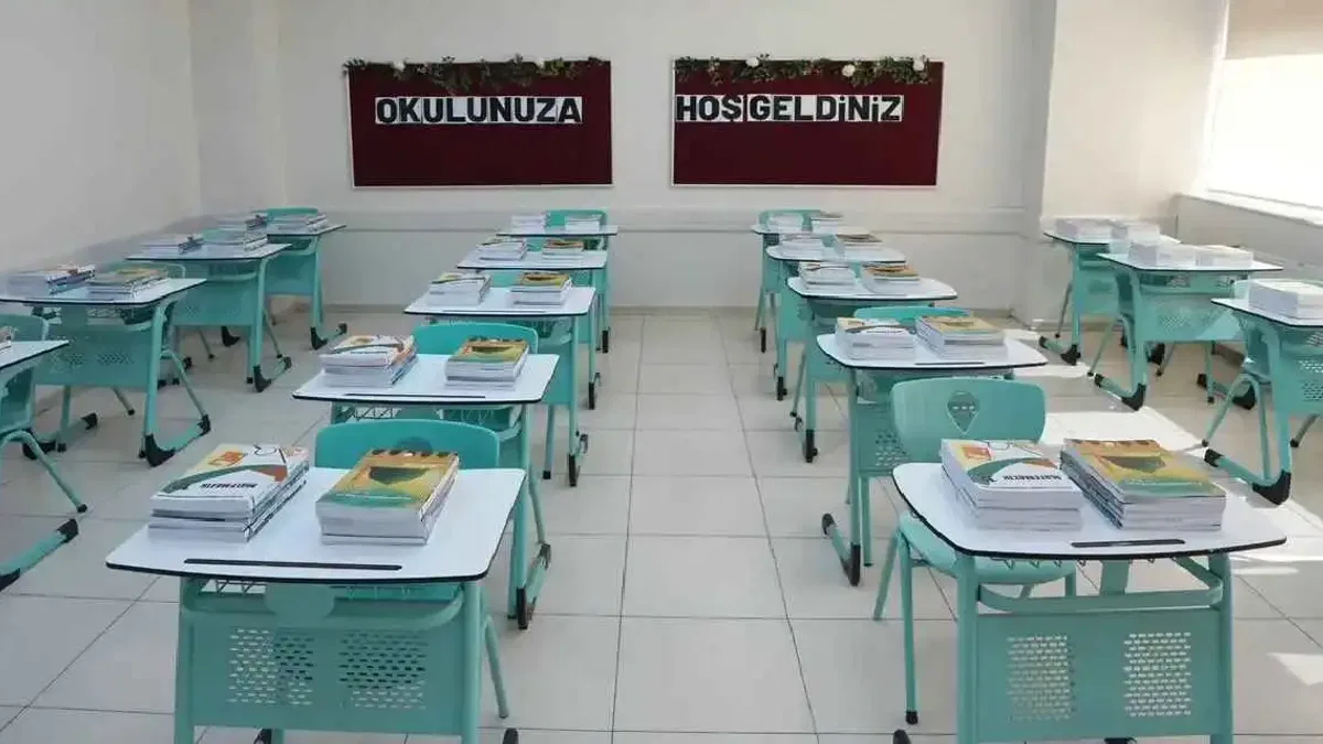 Ders kitapları dağıtılmaya başlandı