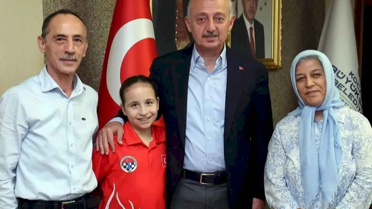 Kocaeli'de Başkan Büyükakın genç şampiyonla buluştu