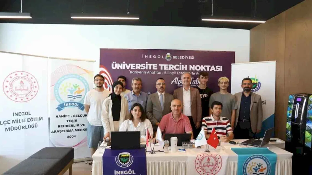 İnegöl'de protokol üyeleri üniversite adaylarına moral depoladı